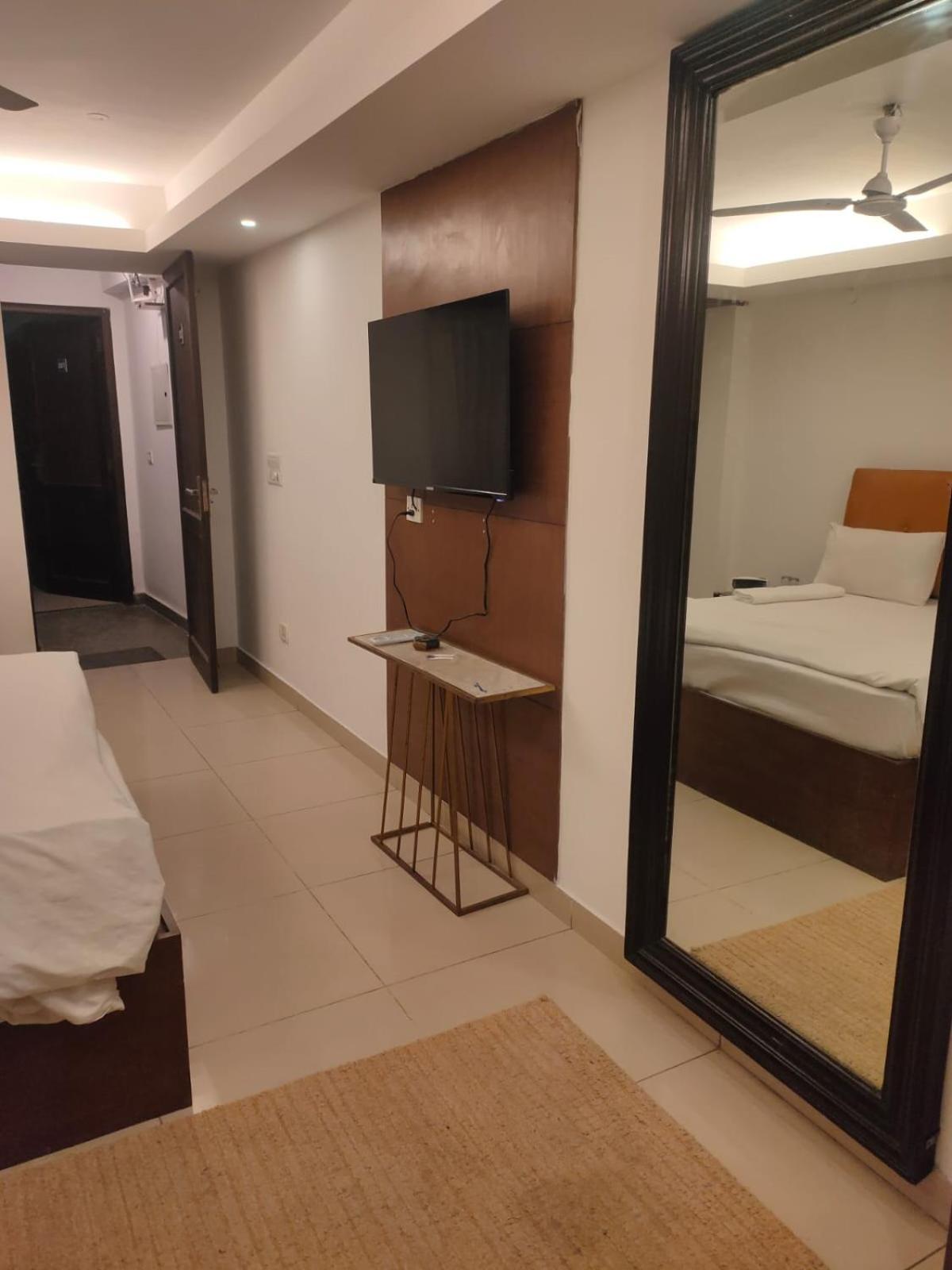 Hotel Blueberry Νέο Δελχί Εξωτερικό φωτογραφία